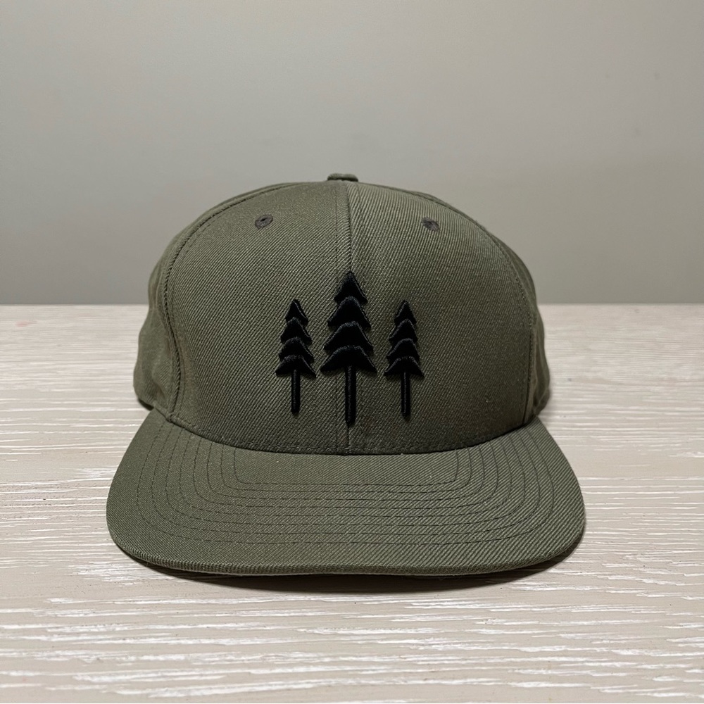 THREE PINE HAT SNAPBACK
